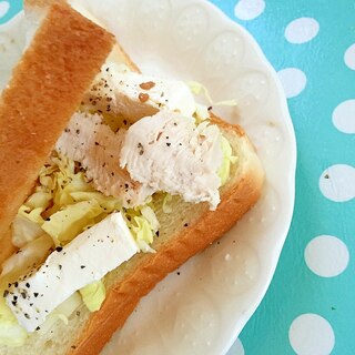 クリームチーズと鶏ハムのサンドイッチ☆